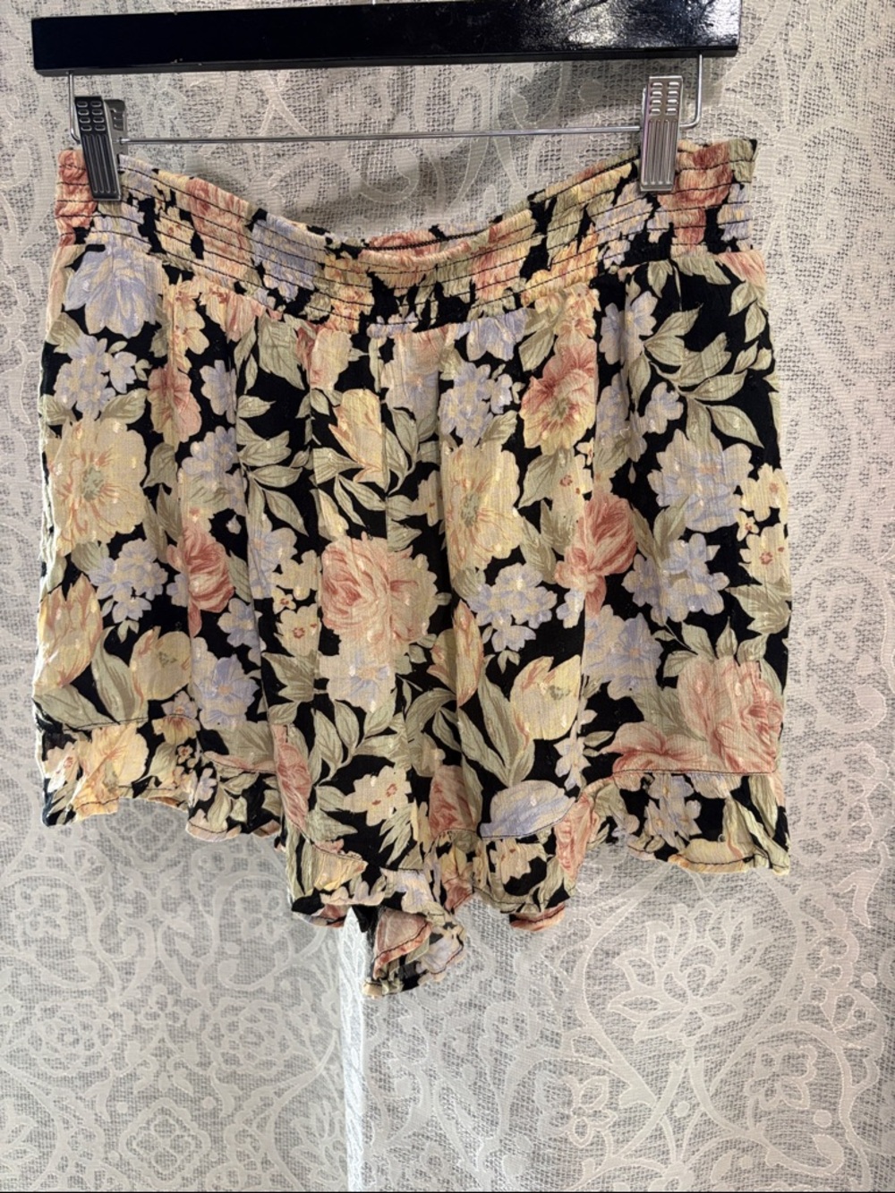 American Eagle LargeFloral Ruffle Hem Women’s Shorts - Black with Flowers - NWT
